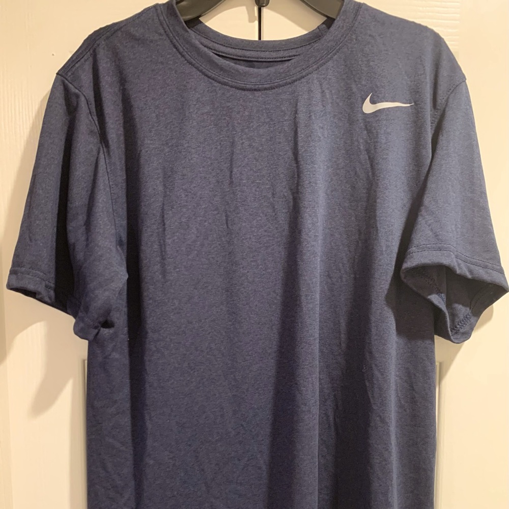 The Nike Tee Dri-Fit. Medium.